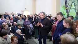 Вячеслав Гладков и Андрей Чесноков посетили пункты временного размещения в Старом Осколе