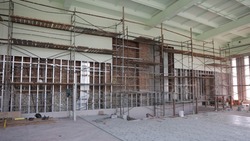 Подрядчики продолжили работы по реконструкции старооскольского Центра молодёжных инициатив 