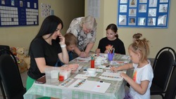  Работники незнамовского ЦКР провели мастер-класс по городецкой росписи для детей из ПВР