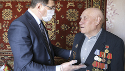 Руководители Старооскольского округа поздравили ветеранов