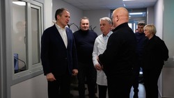 Вячеслав Гладков и Андрей Чесноков посетили обновлённый перинатальный центр в Старом Осколе