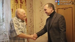 Владимир Жданов поздравил ветерана Великой Отечественной войны с юбилеем