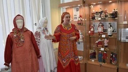 Выставка костюмных кукол открылась в Старом Осколе