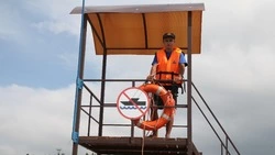 Старооскольский спасатель помог тонущей девочке