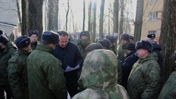 Вячеслав Гладков навестил мобилизованных белгородцев в воинских частях 