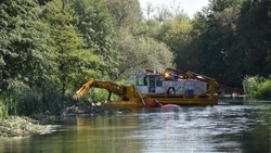 Очистка рек от растительности и донных отложений продолжилась в Старом Осколе