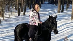 Старооскольская студентка осваивает профессию сварщика