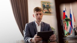 Глава администрации Старооскольского округа провёл еженедельный прямой эфир в парке «Солнечный»