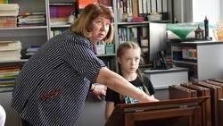 Оскольчанка Татьяна Поперёкова была удостоена почётного знака «Лучший педагог-художник – 2024» 