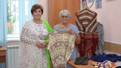 Оскольчанки связали тёплые вещи для жителей ДНР и ЛНР 