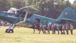 Воспитанники старооскольского клуба «Каскад» совершили свои первые парашютные прыжки