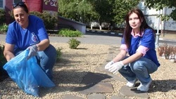 Волонтёрский субботник прошёл в старооскольском литературном сквере «Томик Пушкина»