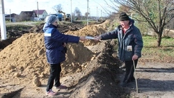 «Пьяная» дорога или это тротуар? Жители улицы Мира просят решить их проблему