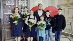 Многодетные жительницы Белгородской области получили почётные знаки «Материнская слава»