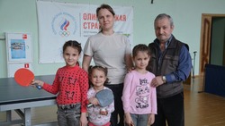 Семейная пара из села Солдатское привлекла к настольному теннису детей и взрослых