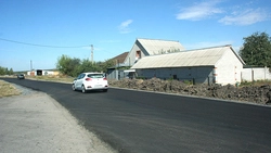 Дорожники уложили новый асфальт в Новокладовом Старооскольского округа