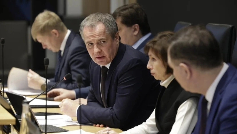 Вячеслав Гладков остался недоволен работой федеральных торговых сетей по установке генераторов