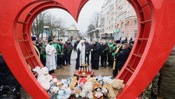 Вячеслав Гладков принял участие в заупокойной литии по погибшим жителям 30 декабря 