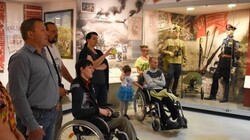 «Единая Россия» организовала экскурсию для детей с ОВЗ и инвалидов-колясочников