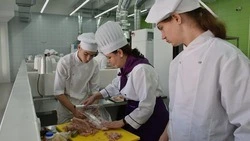 Преподаватель старооскольского колледжа рассказала о профессии повара