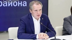 Вячеслав Гладков начал прямую линию с ответами на вопросы жителей