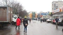 Стихийный рынок у бывшего магазина «Тысяча мелочей» прекращает работу