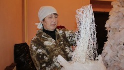 Волонтёры из старооскольского села Потудань подключились к процессу плетения маскировочных сетей