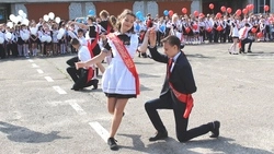 Последний звонок прозвенел в школах Старого Оскола