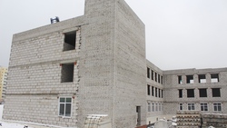 Строители приступят к внутренней отделке будущей школы на 1100 мест в микрорайоне Степной