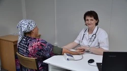 Старшая медсестра Роговатовской участковой больницы Александра Князева завоевала доверие пациентов