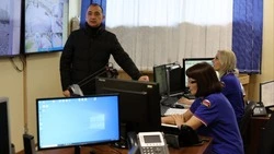 Владимир Жданов поздравил сотрудников ЕДДС с Новым годом