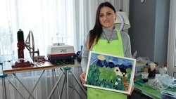 Оскольчанка приобрела оборудование для создания мозаики и витражей благодаря соцконтракту