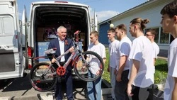 Бесценный груз доставили вчера в Старый Оскол представители благотворительного фонда «Поколение»