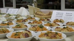 Дмитрий Чернышенко поручил подготовить стандарты по повышению качества питания в школах