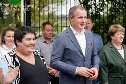 Вячеслав Гладков обратился к коллективу хосписа «Изумрудный город» в их годовщину