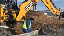 Строители начали подготовку к бетонированию площадки для ковид-госпиталя в Старом Осколе