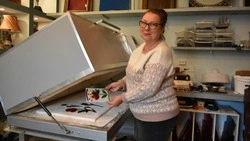 Мастер по витражам открыла своё дело в Старом Осколе благодаря соцконтракту 