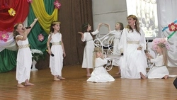 Мирослава, Милана и мама их Жанна победили в конкурсе «Дочки-матери»