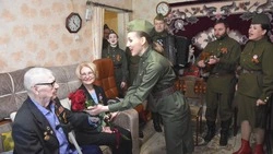 Старооскольский ветеран Вениамин Изосимович Селянин спел военные песни вместе с артистами