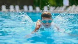 Юные старооскольцы смогут научиться плавать в пришкольных и загородных лагерях 