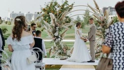 Почему молодёжь поздно вступает в брак? Старооскольцы поделились своим мнением