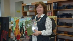 Книга «В стране берёзового ситца» с иллюстрациями работ старооскольской мастерицы вышла в свет