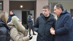 Вячеслав Гладков и Андрей Чесноков оценили качество ремонтных работ в бывших общежитиях