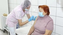 Врачи начали массовую вакцинацию от коронавируса в Старом Осколе