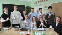 Школьники из села Ивановка отправили бойцам СВО более 500 блиндажных свечей