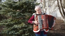 Ирина Хорхордина играет на аккордеоне уже почти 60 лет