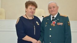 Главная медсестра Старооскольской окружной больницы получила награду в канун 8 Марта