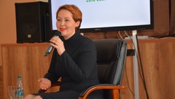 Депутат Госдумы Наталия Полуянова пообщалась с женским активом и студентами Старого Оскола