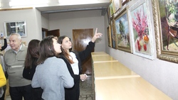 Выставка «Картина года» открылась в Центральной библиотеке