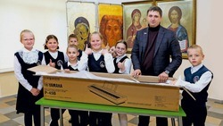 Металлоинвест подарил пианино Yamaha старооскольской православной гимназии